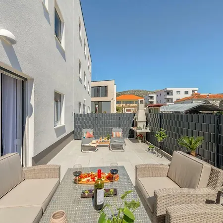 La Vie Est Belle Apartament *