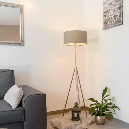 La Vie Est Belle Apartment