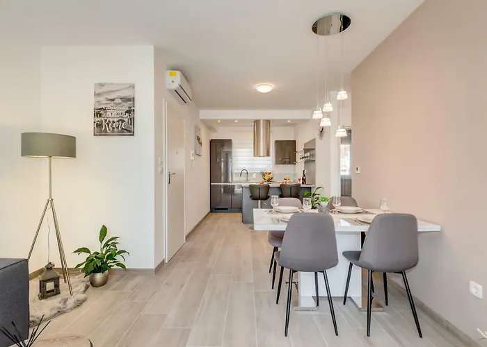 La Vie Est Belle Apartament *