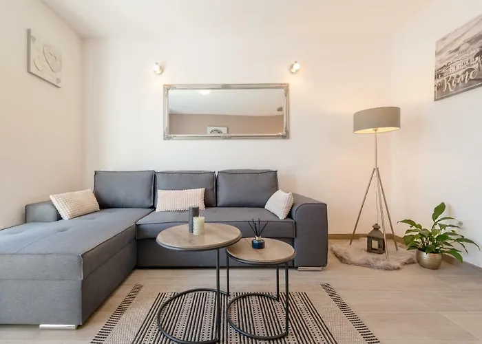 La Vie Est Belle Trogir