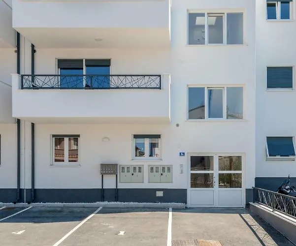 La Vie Est Belle Apartament