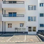 La Vie Est Belle Apartment