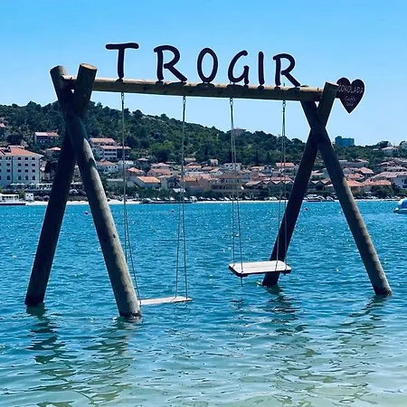 La Vie Est Belle Apartman *