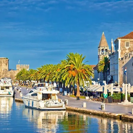 La Vie Est Belle Apartman *