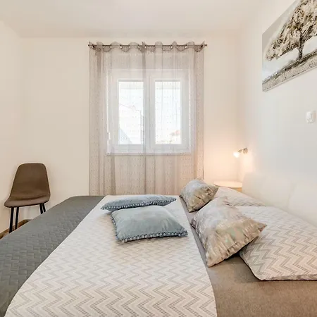 La Vie Est Belle * 特罗吉尔