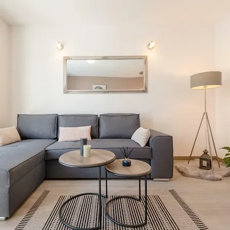 La Vie Est Belle Trogir