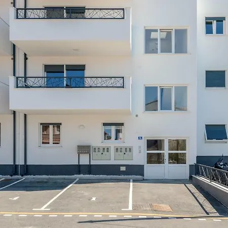 La Vie Est Belle Apartman