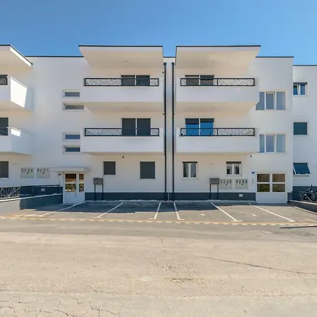 Apartman La Vie Est Belle Trogir