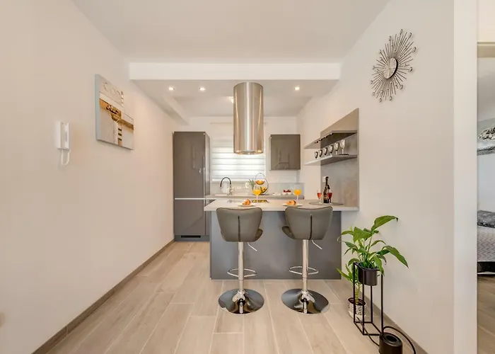 La Vie Est Belle 特罗吉尔