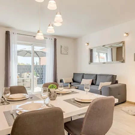 Apartament La Vie Est Belle *