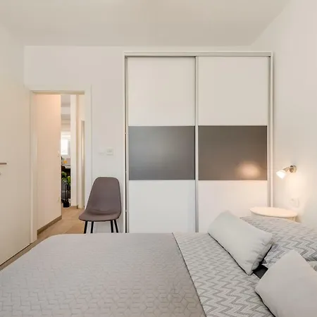 La Vie Est Belle * Trogir