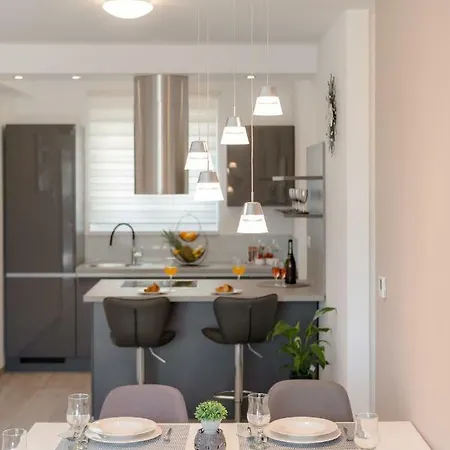 La Vie Est Belle Apartament Trogir